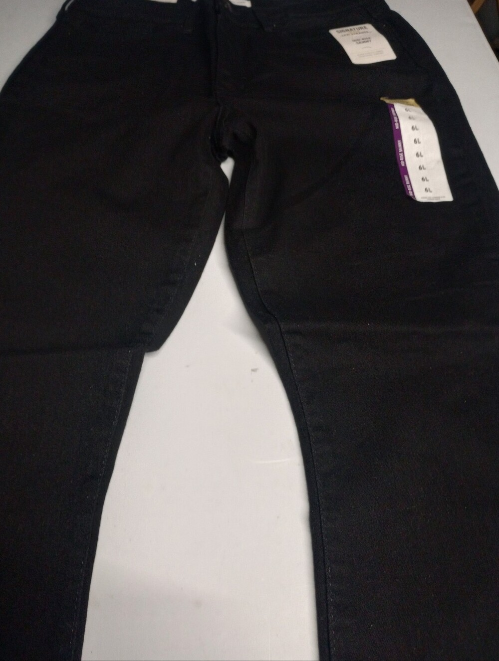 Signature by Levi Strauss Women’s Mid Rise Black Skinny Jeans Size 6L